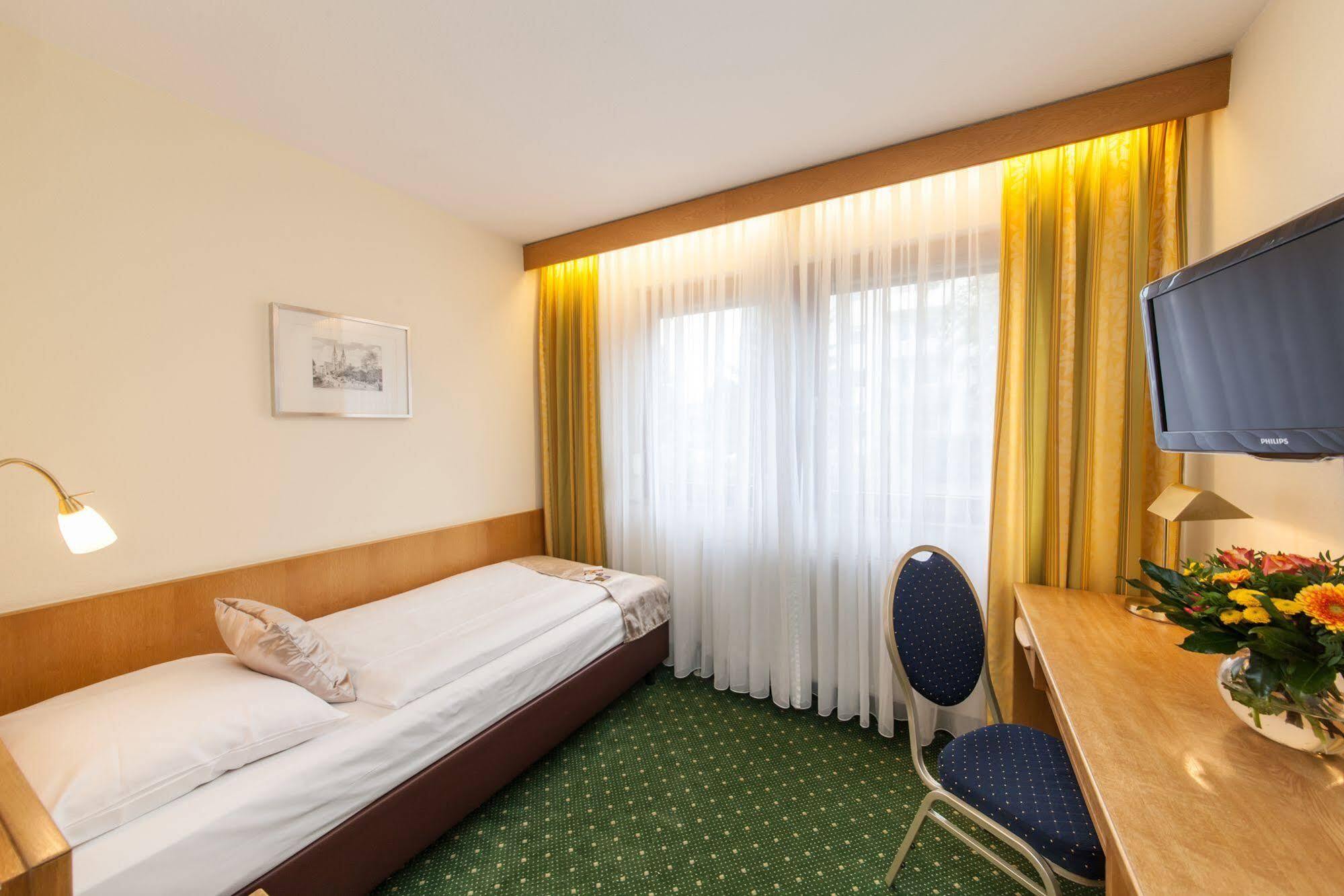 Hotel Strohgaeu Korntal-Münchingen Eksteriør billede