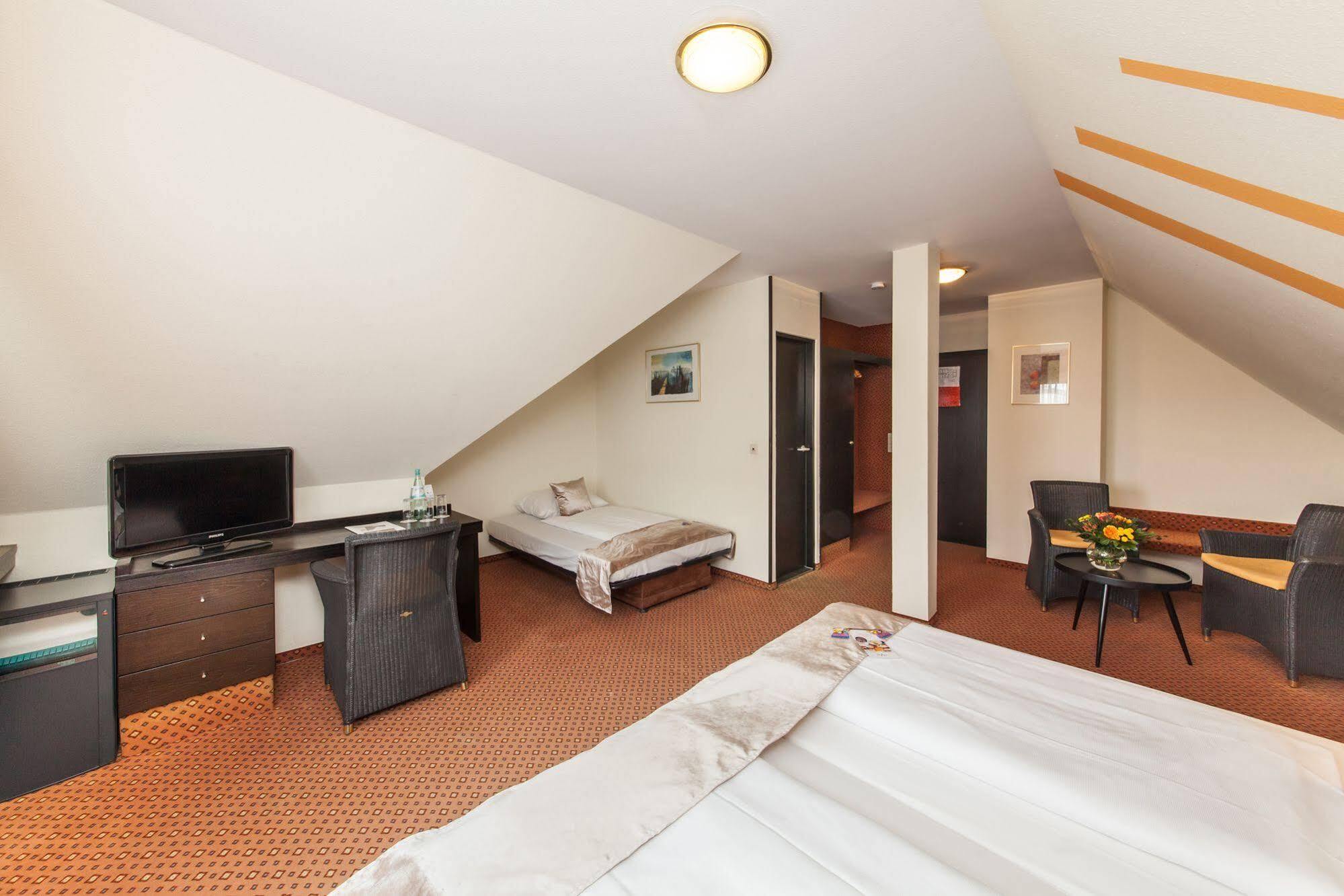Hotel Strohgaeu Korntal-Münchingen Eksteriør billede