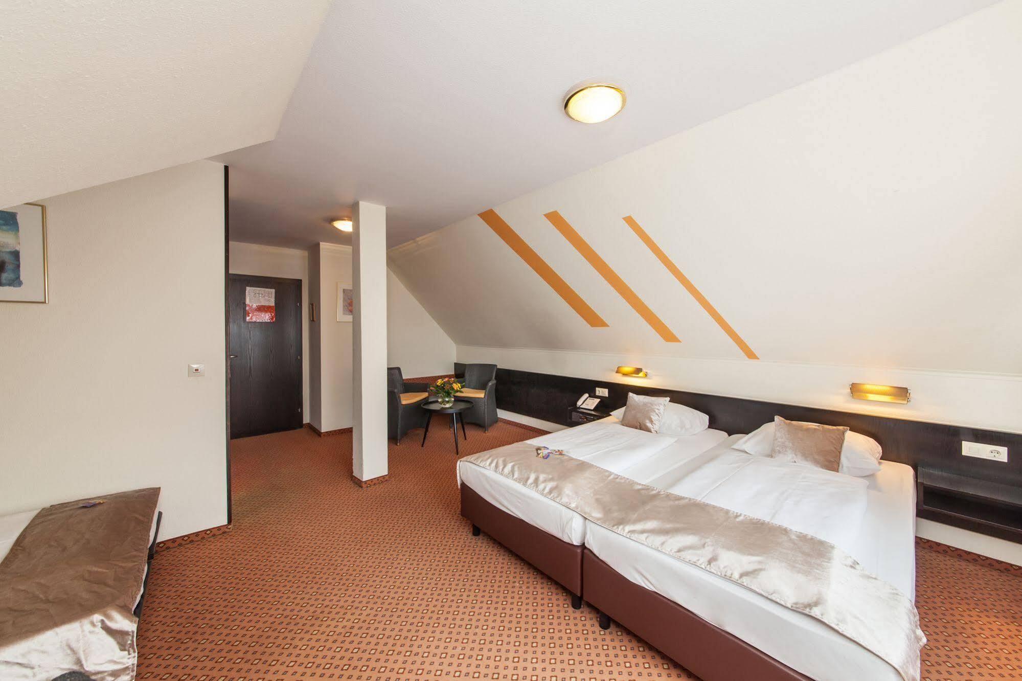 Hotel Strohgaeu Korntal-Münchingen Eksteriør billede